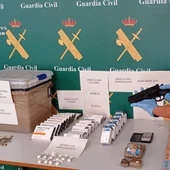 La Guardia Civil detiene a un hombre por cultivar setas alucinógenas y traficar con ellas en Torrevieja La Guardia Civil detiene a un hombre por cultivar setas alucinógenas y traficar con ellas en Torrevieja