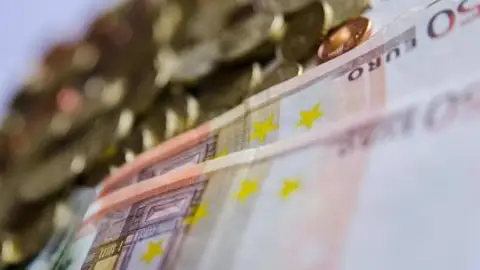 El Gobierno ofrece cheques a las personas con ingresos inferiores a 14.000 euros en 2021