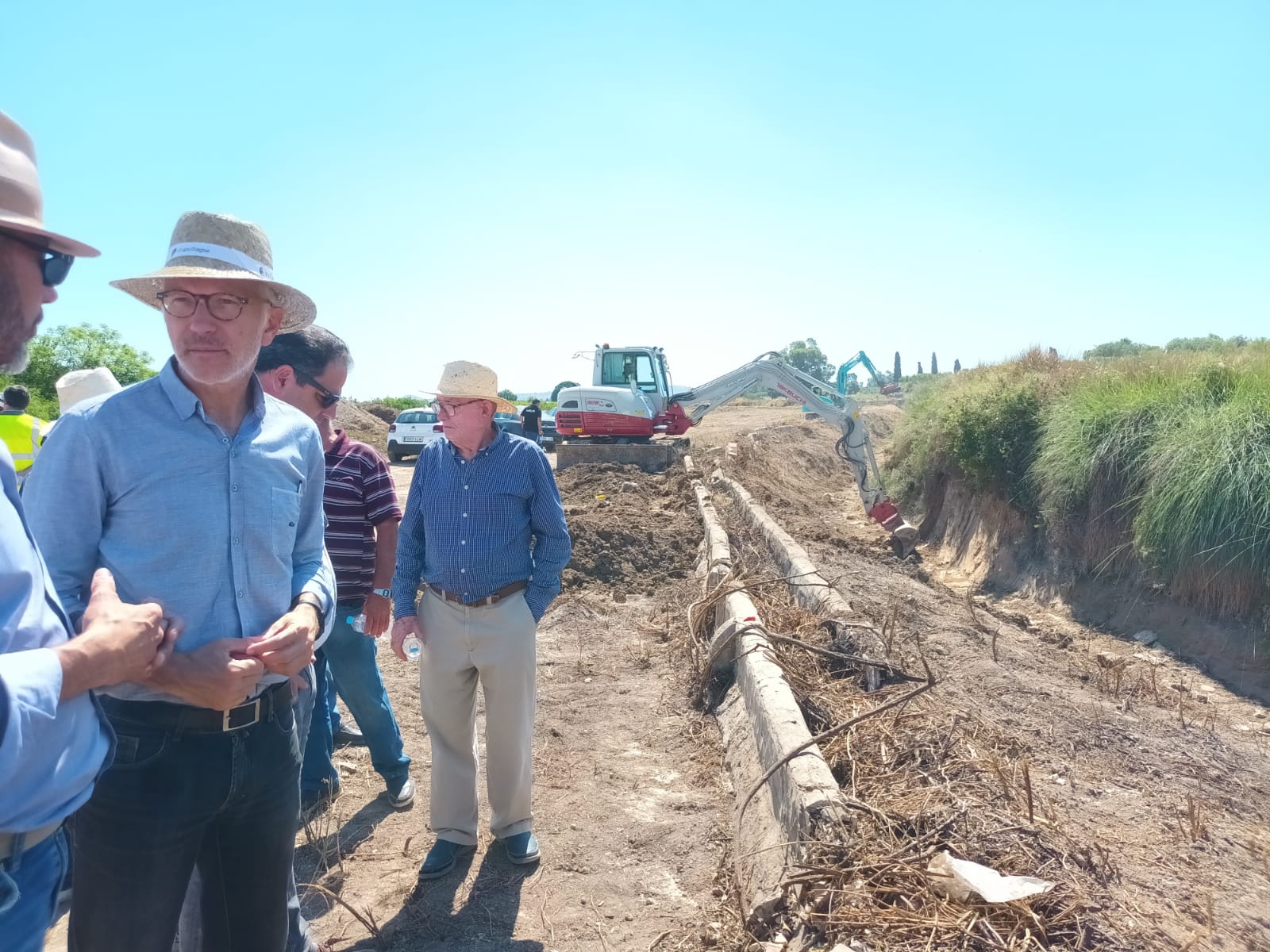 El Consell inicia la mejora de la red hidráulica de la Vega Baja con obras en seis acequias y un azarbe El Consell inicia la mejora de la red hidráulica de la Vega Baja con obras en seis acequias y un azarbe