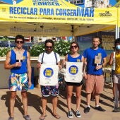 Conselleria y Ecoembes enseñan en La Vila Joiosa a "Reciclar para ConserMar"