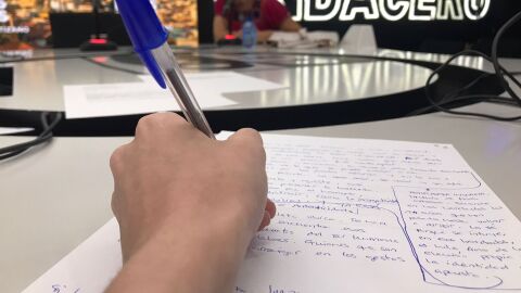 El garabato de Isabel Lobo a &Aacute;ngeles Gonz&aacute;lez Sinde