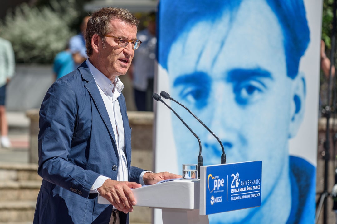 Alberto Núñez Feijóo se compromete a derogar la Ley de Memoria Democrática del Gobierno Alberto Núñez Feijóo se compromete a derogar la Ley de Memoria Democrática del Gobierno