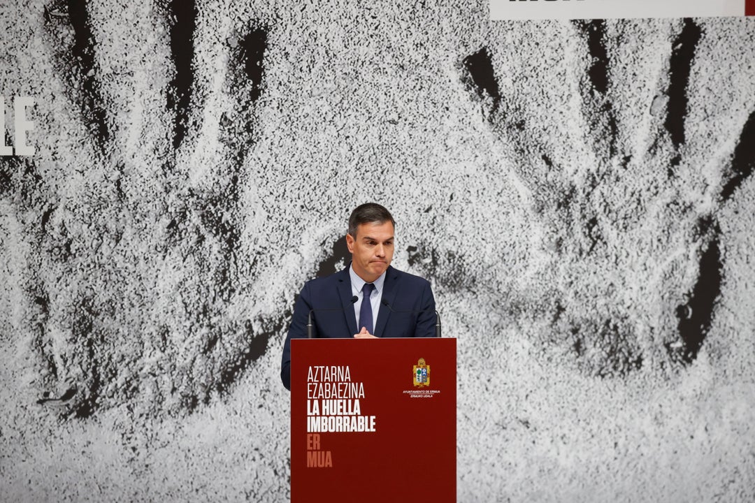 Las polémicas palabras de Pedro Sánchez en el homenaje a Miguel Ángel Blanco: "Euskadi y España son países libres y en paz" Las polémicas palabras de Pedro Sánchez en el homenaje a Miguel Ángel Blanco: "Euskadi y España son países libres y en paz"