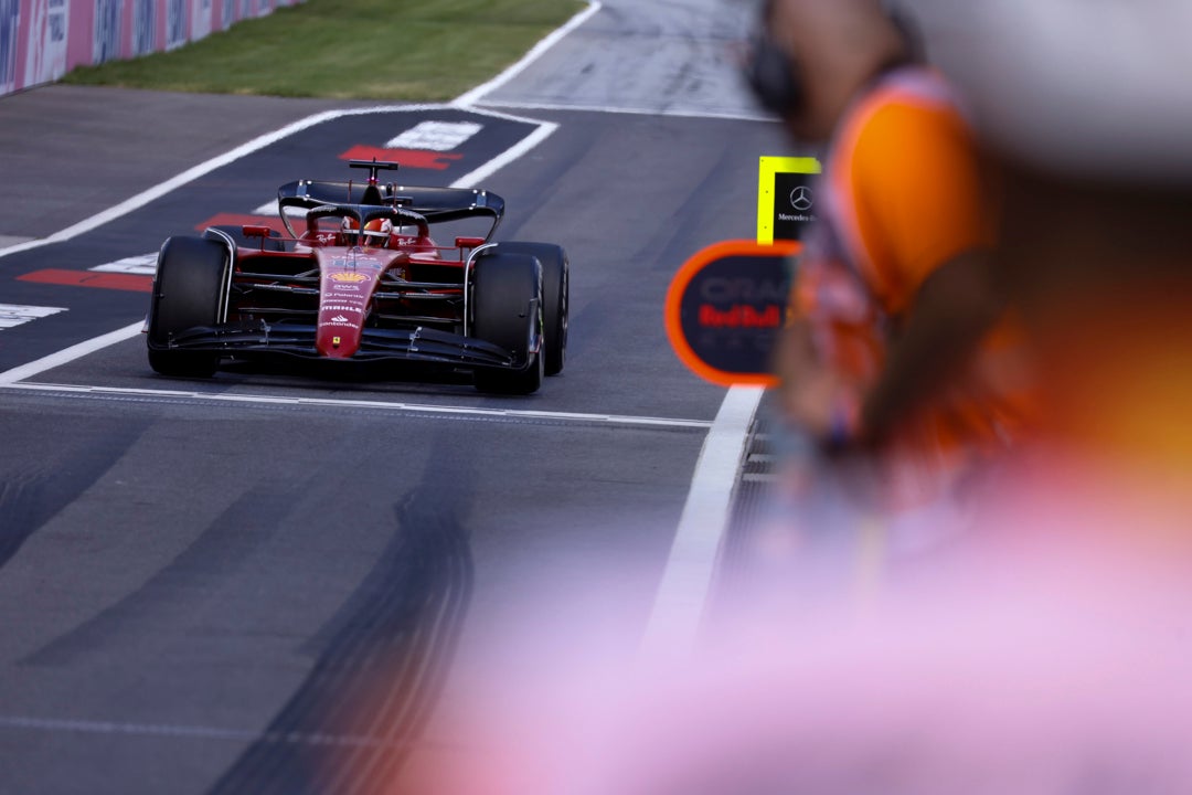 Leclerc salva el día para Ferrari en casa de Red Bull y Sainz abandona; Alonso termina décimo Leclerc salva el día para Ferrari en casa de Red Bull y Sainz abandona; Alonso termina décimo