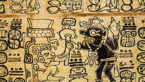 Imagen de archivo de una pared cubierta de escritura azteca/ Pixabay
