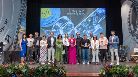 Premiados y autoridades en el 34 Festival de Cine de L'Alfàs Premiados y autoridades en el 34 Festival de Cine de L'Alfàs