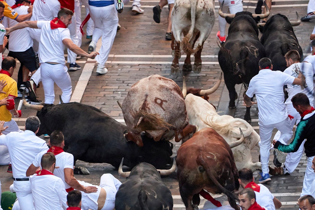 Los Jandilla corren un rápido y emocionante sexto encierro de los Sanfermines Los Jandilla corren un rápido y emocionante sexto encierro de los Sanfermines