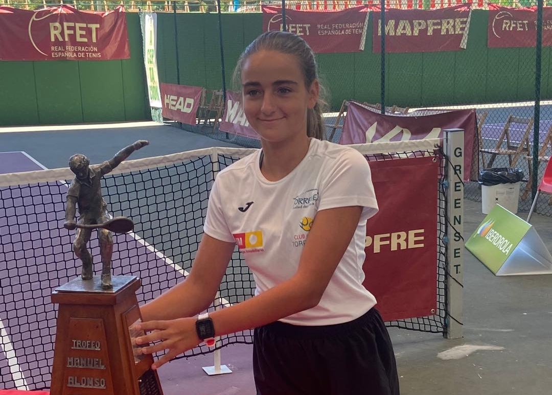 Charo Esquiva campeona de España en individual y dobles junto a Marta Picó Charo Esquiva campeona de España en individual y dobles junto a Marta Picó