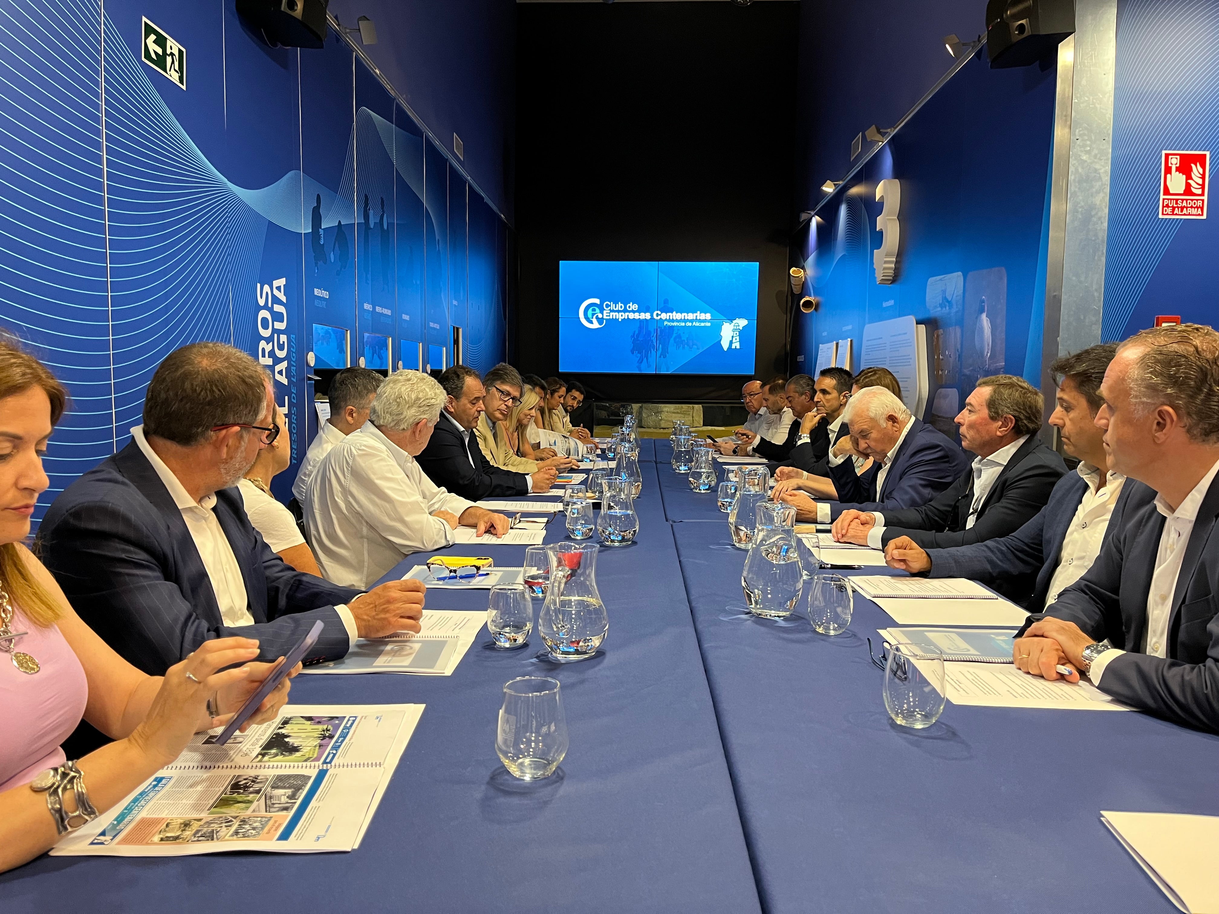 La Cámara de Comercio de Alicante y AEFA perfilan los detalles de la tercera Gala de Empresas Centenarias La Cámara de Comercio de Alicante y AEFA perfilan los detalles de la tercera Gala de Empresas Centenarias
