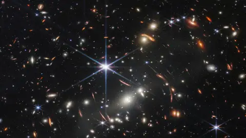 Primera imagen del telescopio James Webb Primera imagen del telescopio James Webb
