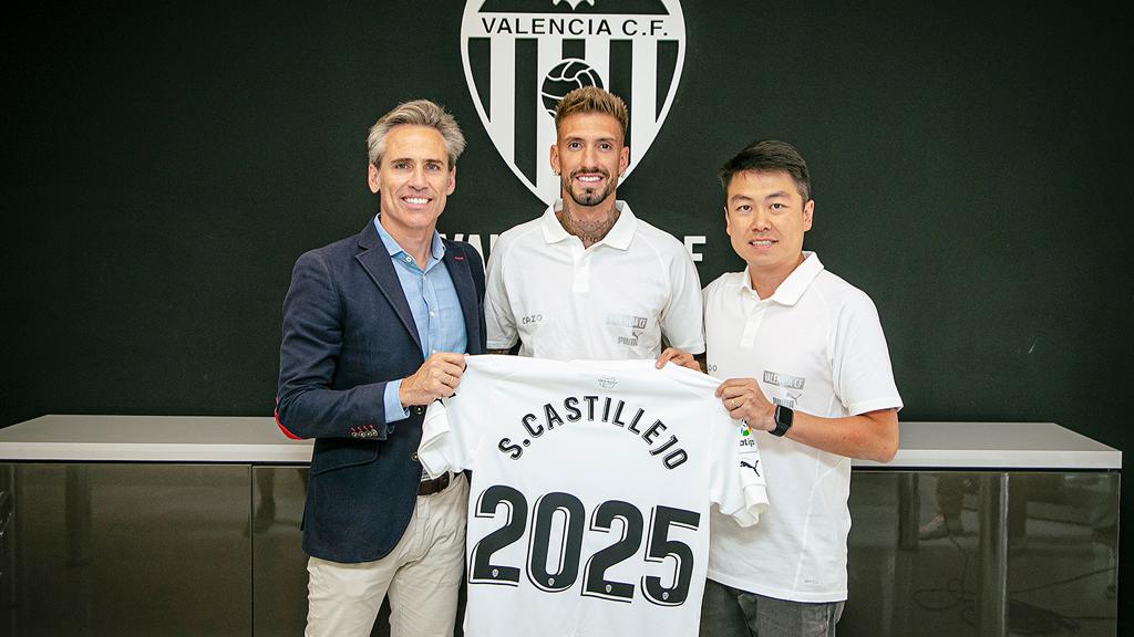 Samu Castillejo ya es un murciélago más Samu Castillejo ya es un murciélago más
