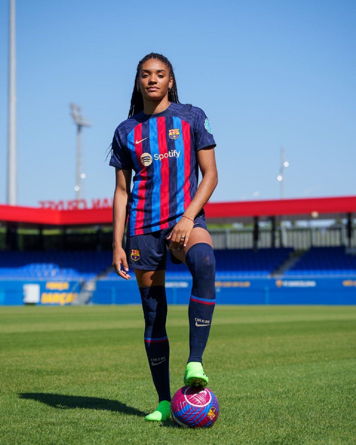 Salma Paralluelo ficha por el FC Barcelona y deja el atletismo Salma Paralluelo ficha por el FC Barcelona y deja el atletismo