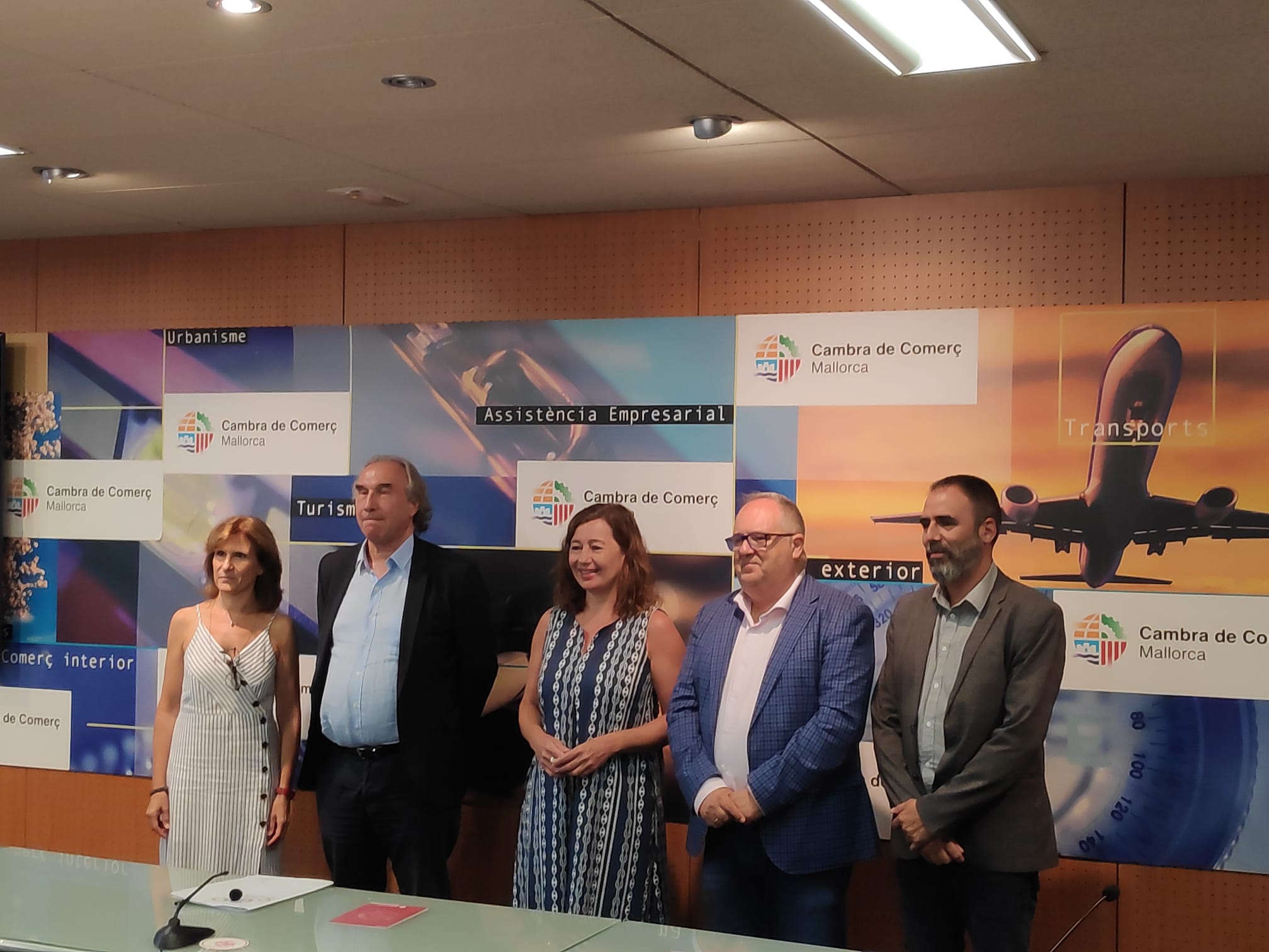 Armengol asegura que el Govern trabaja en "cómo poder hacer más asequible el transporte público en Baleares" Armengol asegura que el Govern trabaja en "cómo poder hacer más asequible el transporte público en Baleares"