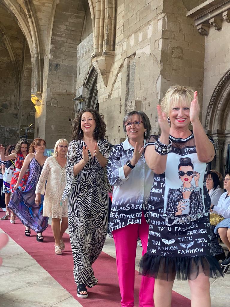 Desfilada de 'Mujeres como la vida misma' en benefici d'Afanoc Lleida Desfilada de 'Mujeres como la vida misma' en benefici d'Afanoc Lleida