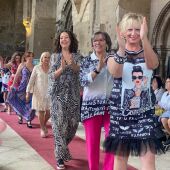 Desfilada Mujeres como la vida misma amb vestits de Sonia Alriols