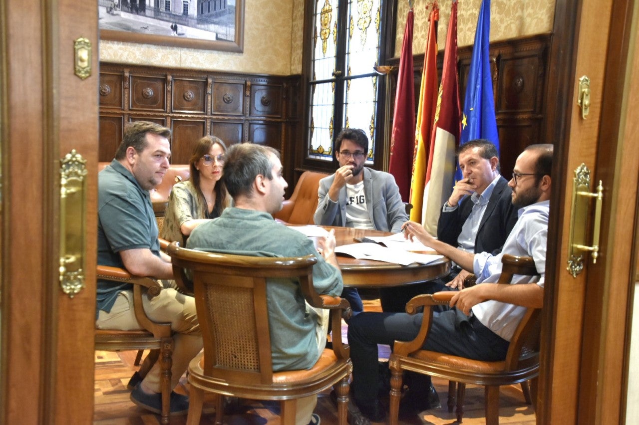 La Diputación y AJE Albacete perfilan estrategias de colaboración para impulsar el papel de la juventud en el medio rural provincial La Diputación y AJE Albacete perfilan estrategias de colaboración para impulsar el papel de la juventud en el medio rural provincial