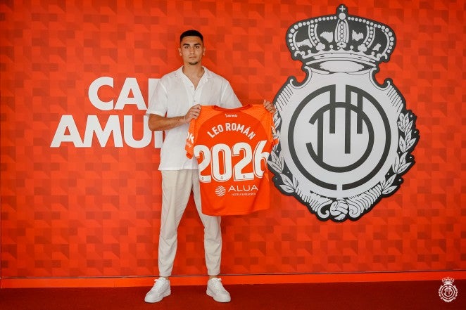 Leo Román renueva hasta 2026 con el RCD Mallorca Leo Román renueva hasta 2026 con el RCD Mallorca