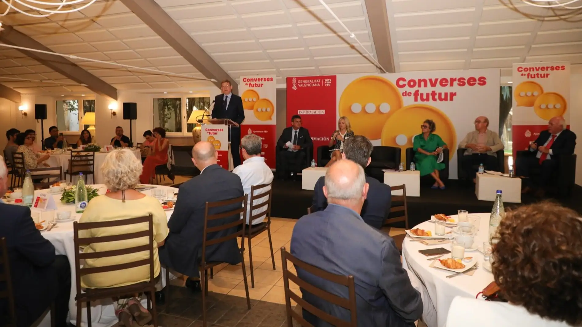 El presidente de la Generalitat Ximo Puig durante su intervención en el coloquio 'Converses de futur' del diario Información.