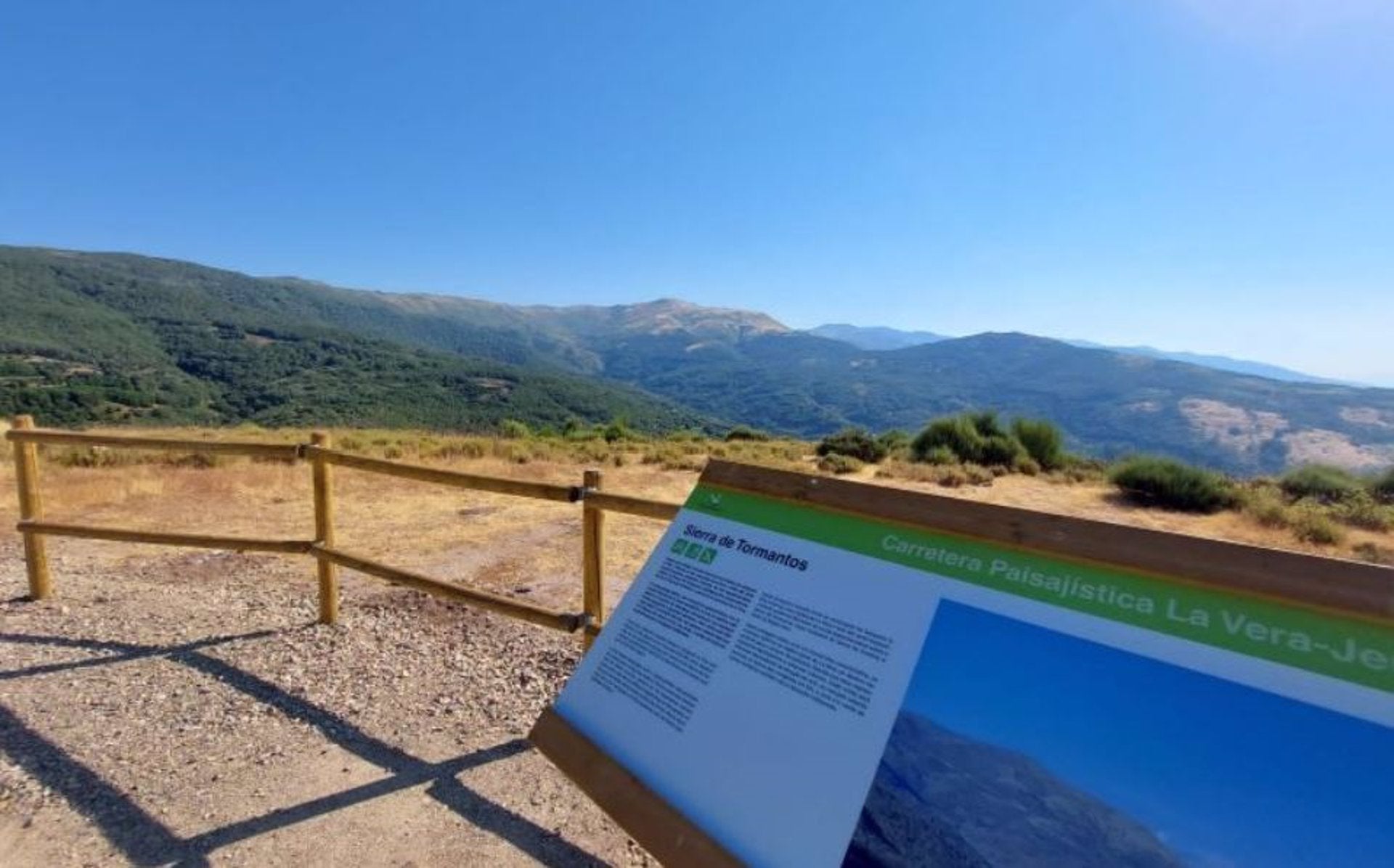 Piornal estrena dos nuevos miradores para disfrutar de las vistas del pueblo más alto de Extremadura Piornal estrena dos nuevos miradores para disfrutar de las vistas del pueblo más alto de Extremadura