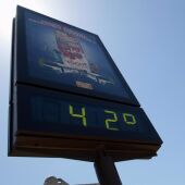  Termómetro con temperaturas altas en Sevilla