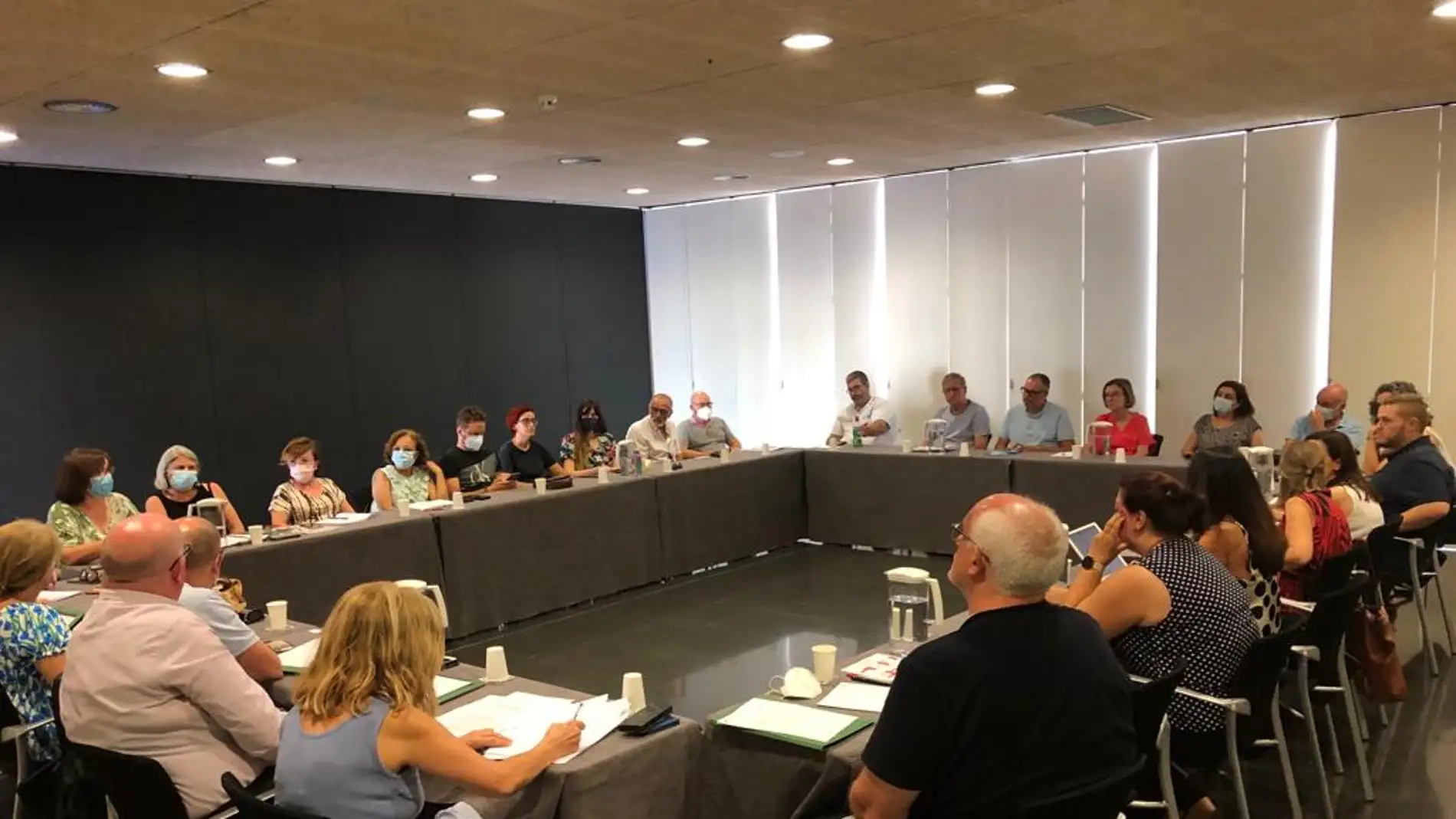 Reunión del Consejo Escolar Municipal de Elche en el mes de julio de 2022.