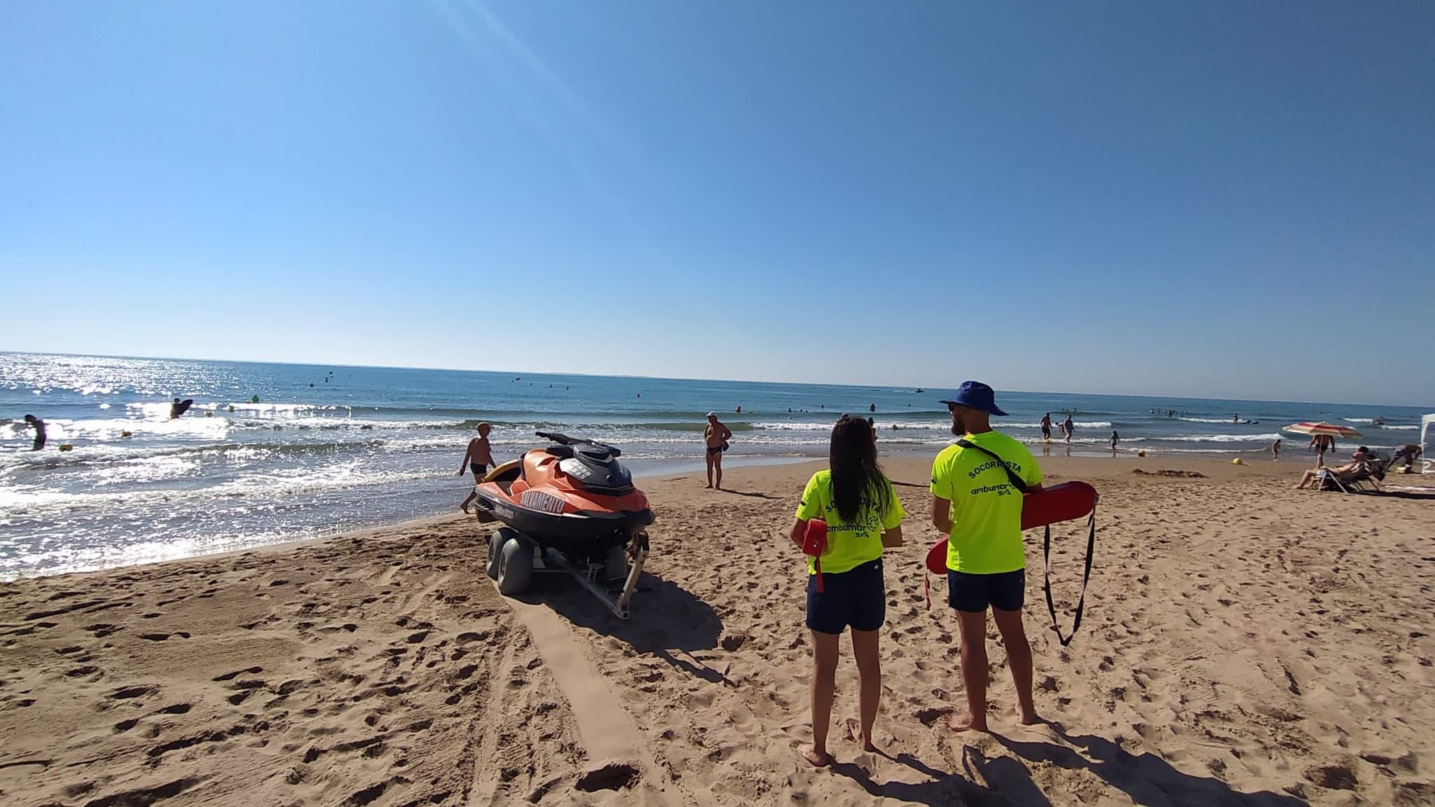 Torre Del Mar es la primera playa de Andalucía en incorporar perros socorristas Torre Del Mar es la primera playa de Andalucía en incorporar perros socorristas