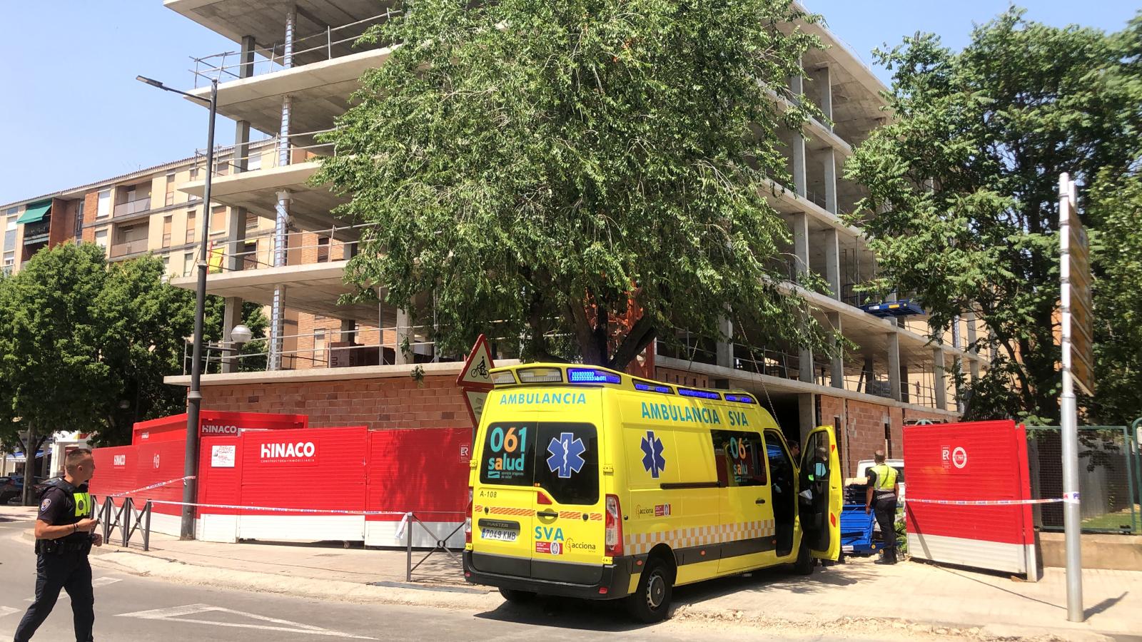 Un fallecido al desplomarse una viga en un edificio en obras Un fallecido al desplomarse una viga en un edificio en obras