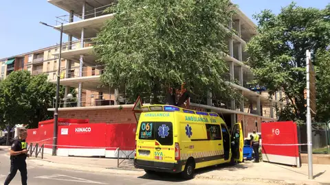 Un fallecido al desplomarse una viga de obra en un edificio