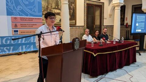 El joven Miguel Carrillo lanza su primera novela