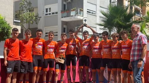 Equipo cadete ESETEC Pikolinos, de la Uni&oacute;n Ciclista Ilicitana.