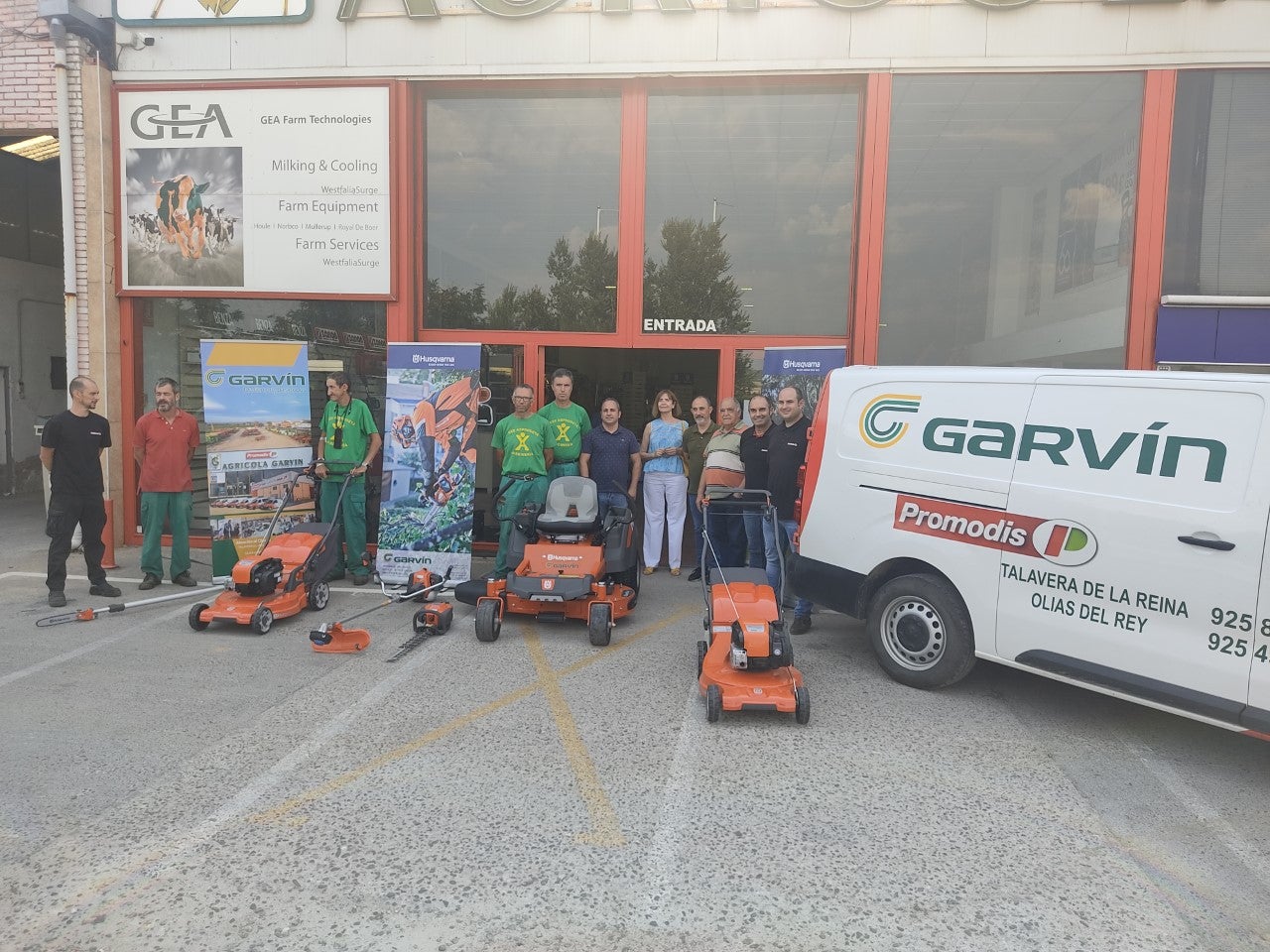 Asprodeta recibe material de jardinería de la mano de Agrícolas Garvín Asprodeta recibe material de jardinería de la mano de Agrícolas Garvín