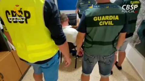 Guardia Civil de Alicante y el detenido huido Guardia Civil de Alicante y el detenido huido