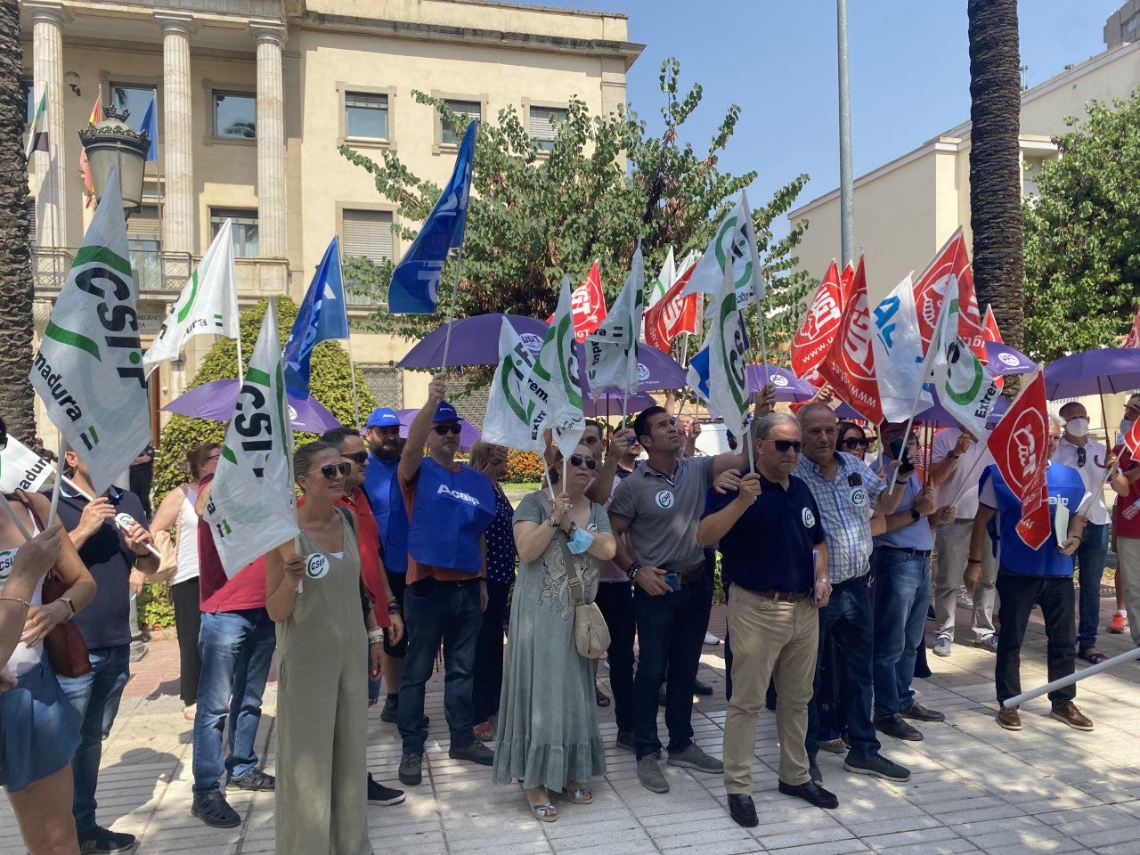 CSIF Y ACAIP-UGT reclaman medidas en una concentración frente a Delegación del Gobierno en Badajoz CSIF Y ACAIP-UGT reclaman medidas en una concentración frente a Delegación del Gobierno en Badajoz