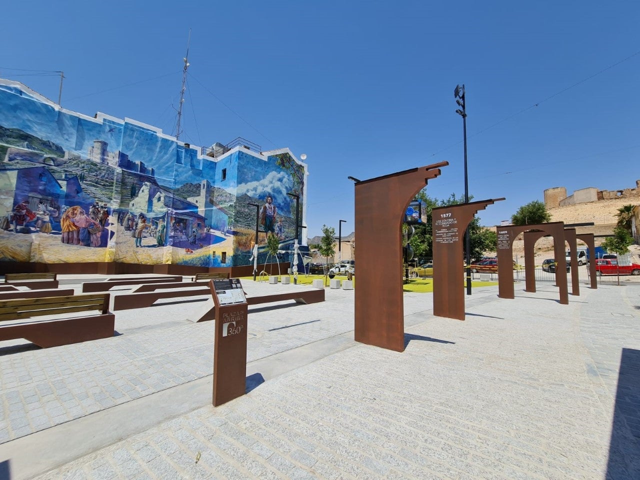 Elda estrena su renovada Plaza de Arriba uniendo pasado y presente Elda estrena su renovada Plaza de Arriba uniendo pasado y presente