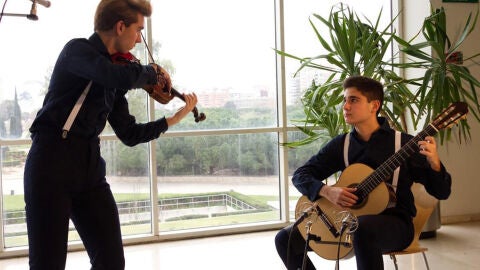 El Duo Ten Strings actuar&aacute; hoy junto a Alex de Sousa