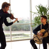 El Duo Ten Strings actuará hoy junto a Alex de Sousa