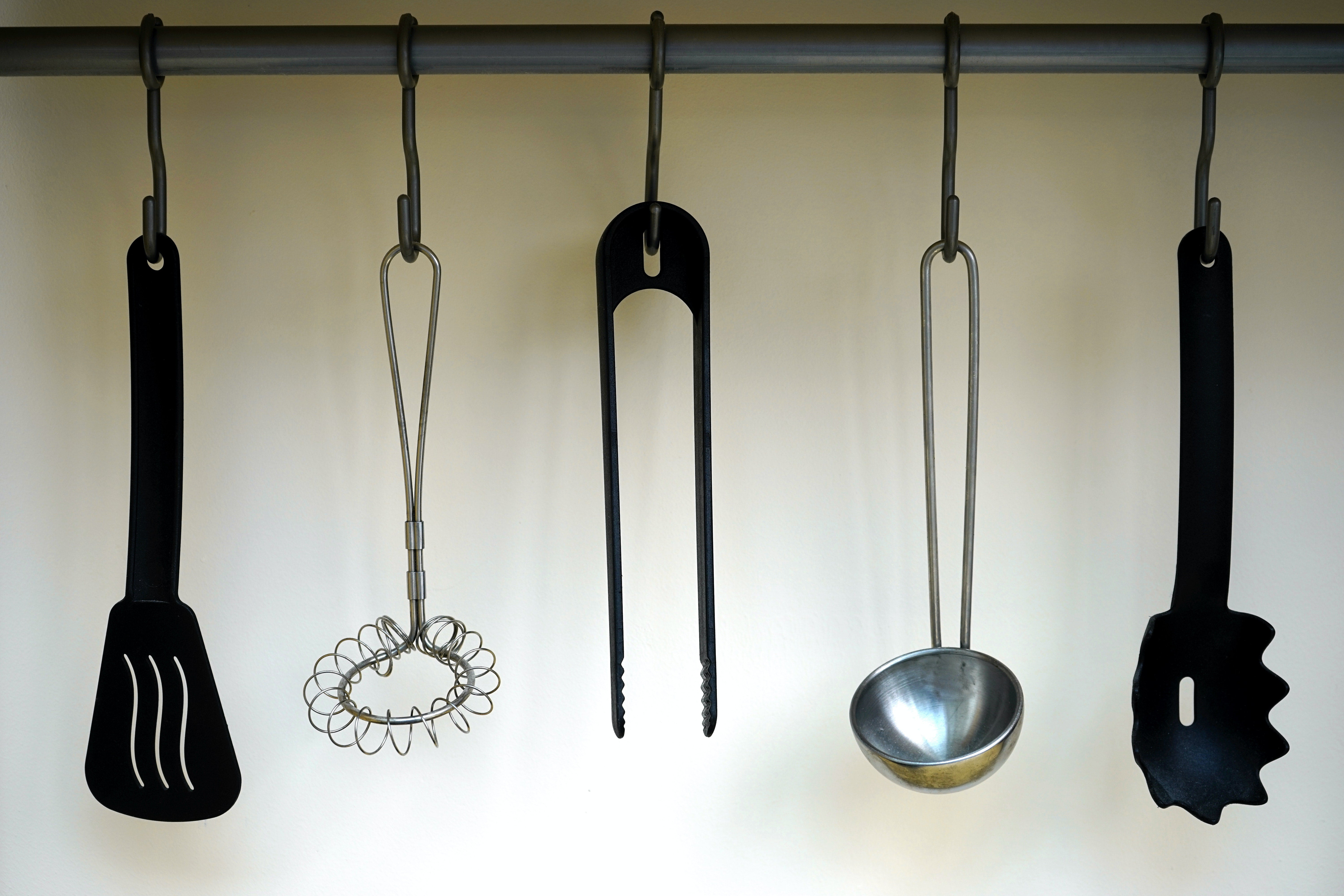 Los utensilios que no deben faltar en tu cocina (aunque vivas solo) Los utensilios que no deben faltar en tu cocina (aunque vivas solo)