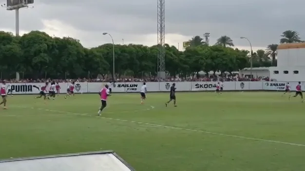 El Valencia continúa con los entrenamientos a puerta abierta El Valencia continúa con los entrenamientos a puerta abierta