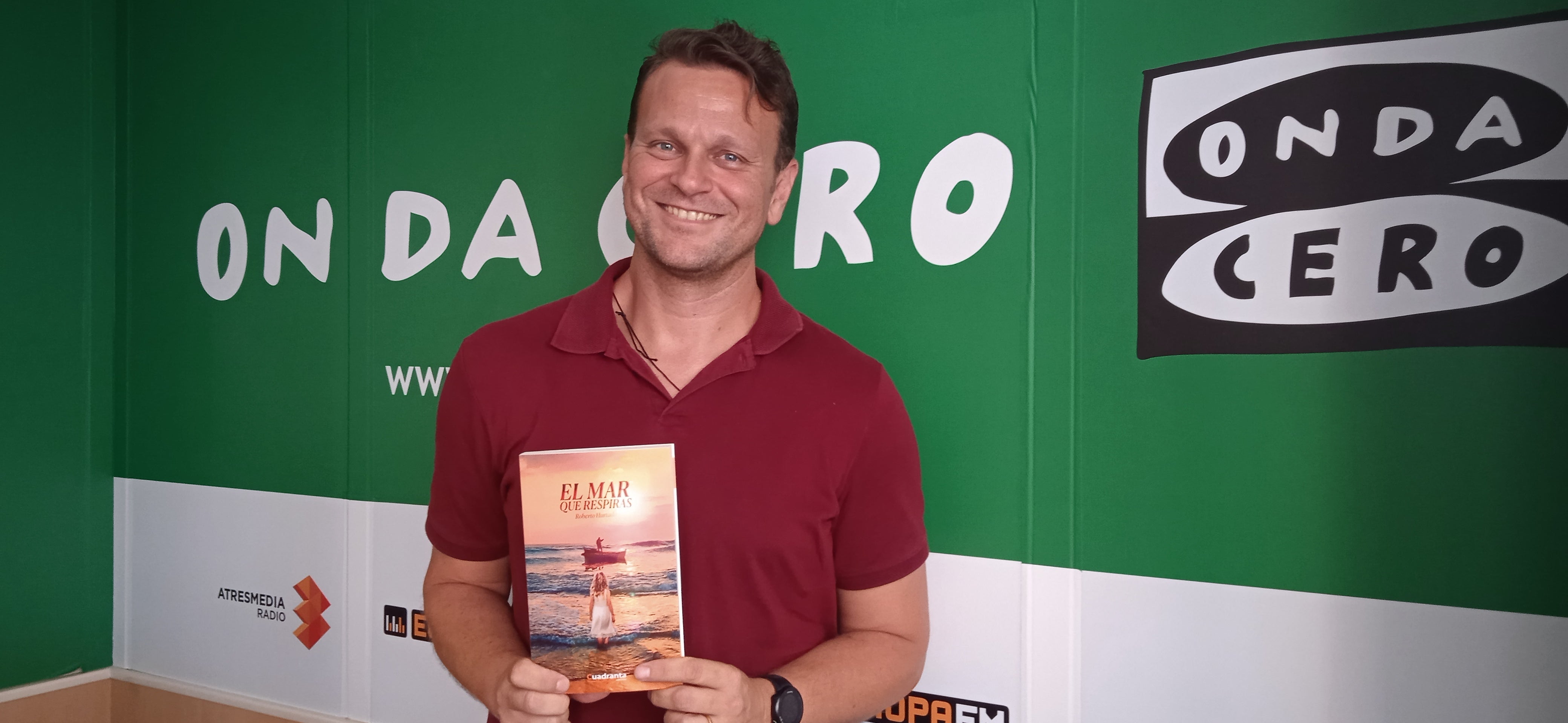 El médico y escritor ilicitano Roberto Hurtado presenta 'El último verano', su cuarta novela publicada El médico y escritor ilicitano Roberto Hurtado presenta 'El último verano', su cuarta novela publicada