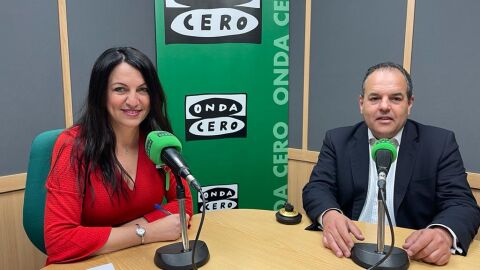 Carlos Ba&ntilde;o en una entrevista en los estudios de Onda Cero Alicante
