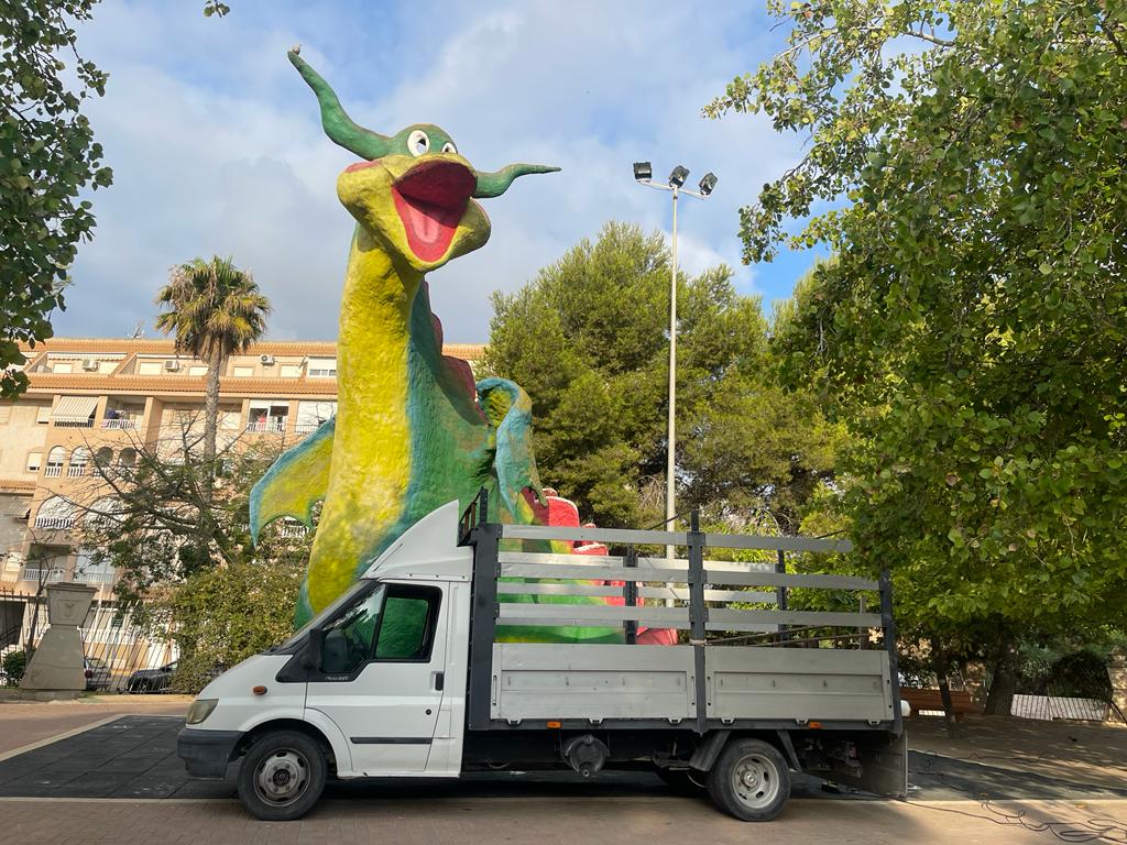 Comienzan los trabajos de reparación del conocido "Dragón" del parque de Las Naciones Comienzan los trabajos de reparación del conocido "Dragón" del parque de Las Naciones