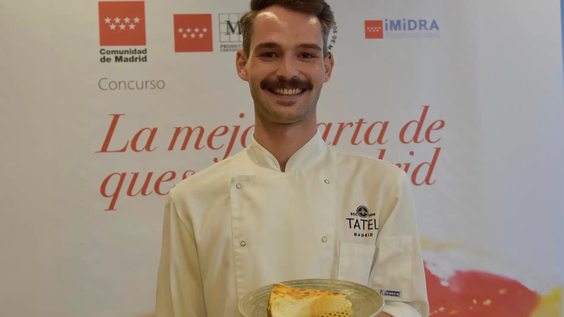 Así es la mejor tarta de queso de Madrid: de cabra, horneada y se come en el Paseo de la Castellana