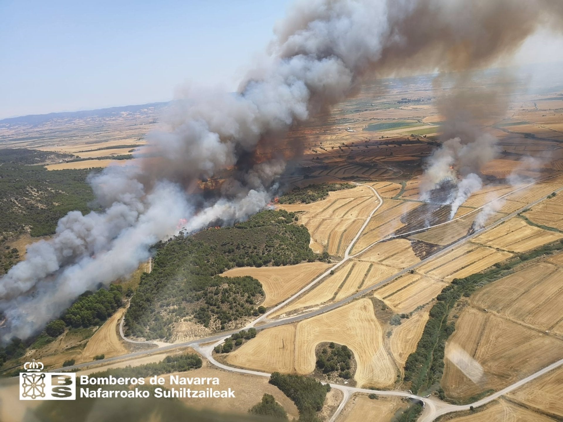 Los bomberos dan por estabilizado el incendio declarado el lunes en Carcastillo Los bomberos dan por estabilizado el incendio declarado el lunes en Carcastillo