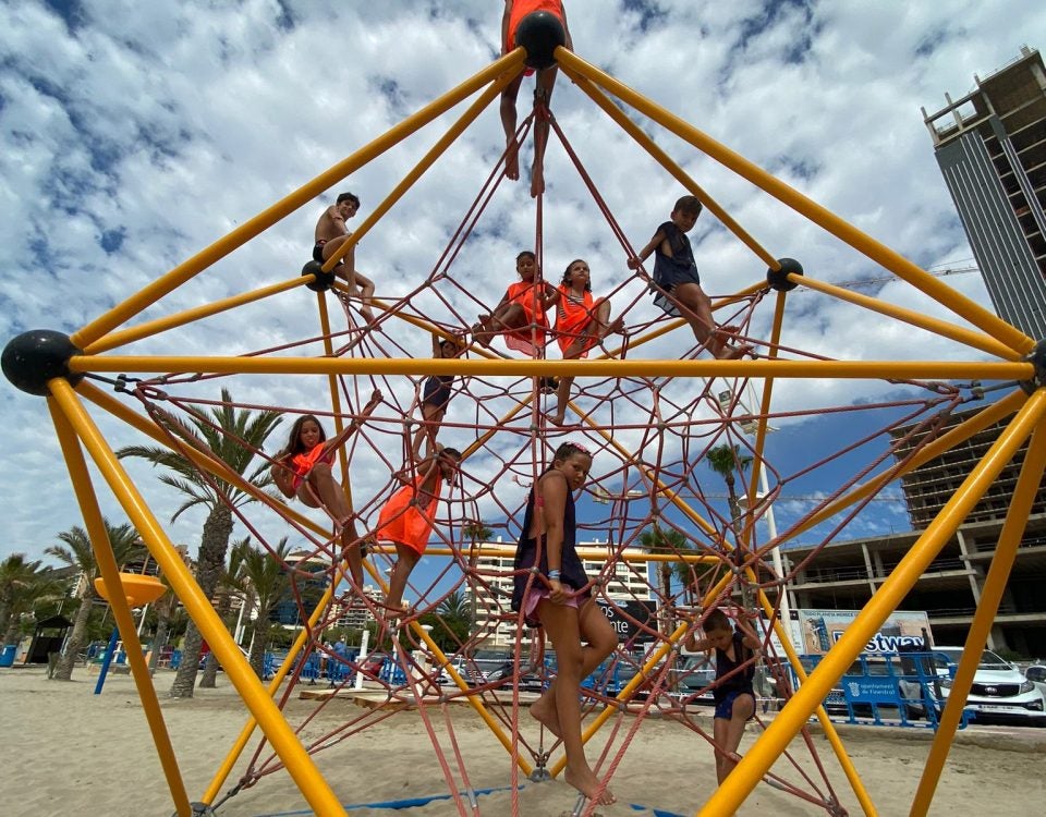 La concejalía de Turismo de Finestrat seguirá organizando en agosto las actividades infantiles en la Cala La concejalía de Turismo de Finestrat seguirá organizando en agosto las actividades infantiles en la Cala