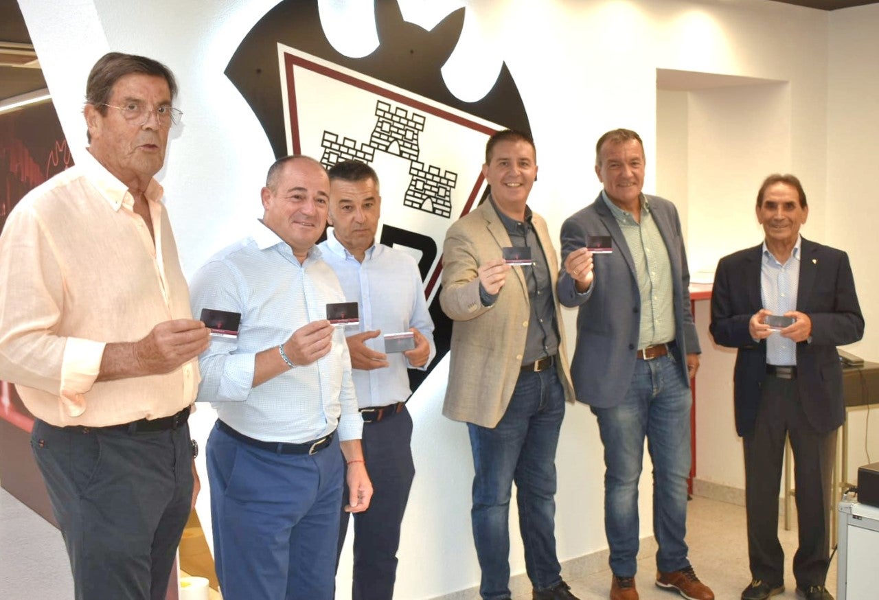 Santi Cabañero ‘hace click’ y renueva su abono con el Albacete Balompié en el regreso del primer equipo al fútbol profesional Santi Cabañero ‘hace click’ y renueva su abono con el Albacete Balompié en el regreso del primer equipo al fútbol profesional