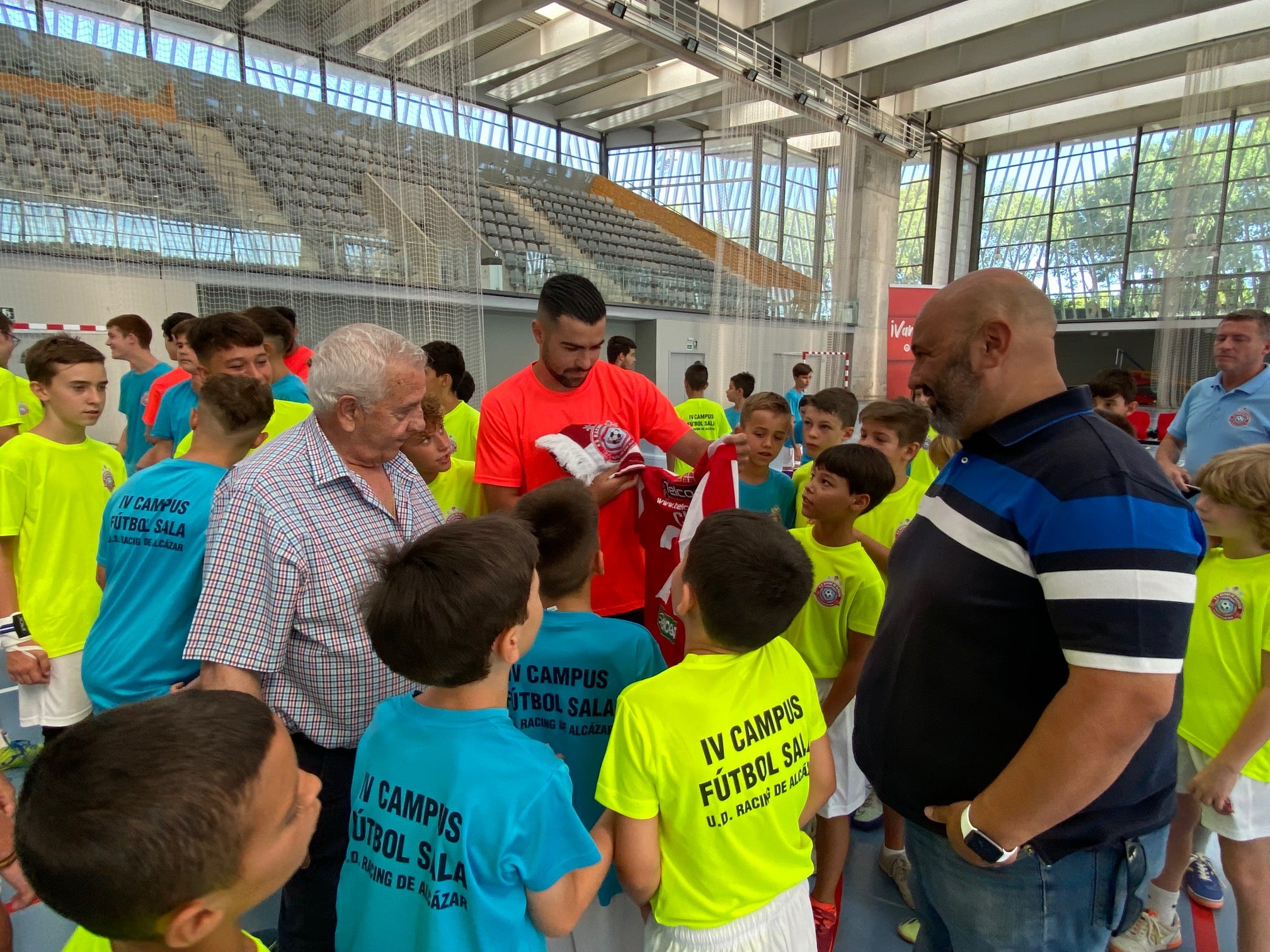 Chino visita el campus del Racing de Alcázar Chino visita el campus del Racing de Alcázar