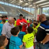 Chino visita el campus del Racing de Alcázar
