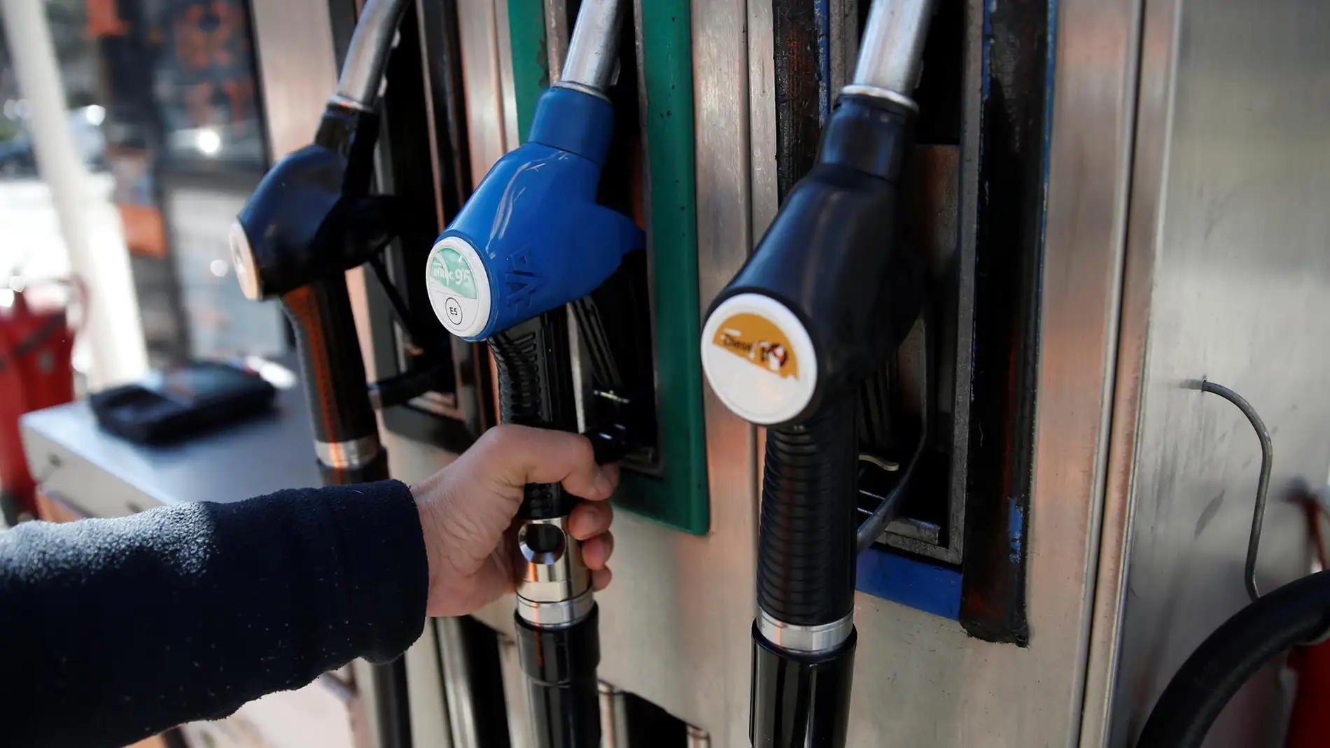 El precio de la gasolina y el diésel sigue bajando antes de comenzar el mes de agosto