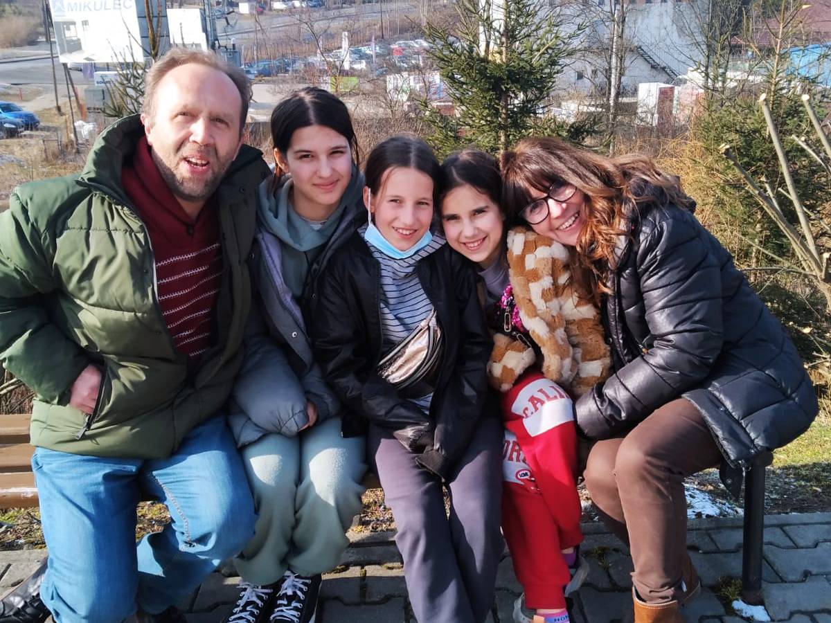 El Maestro Kim y el matrimonio compuesto por Juan Luis Escobar y María Jesús Márquez, Ciudadanos Ejemplares 2022 El Maestro Kim y el matrimonio compuesto por Juan Luis Escobar y María Jesús Márquez, Ciudadanos Ejemplares 2022