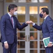 El presidente del Gobierno, Pedro Sánchez y el presidente de la Junta de Andalucía, Juanma Moreno.